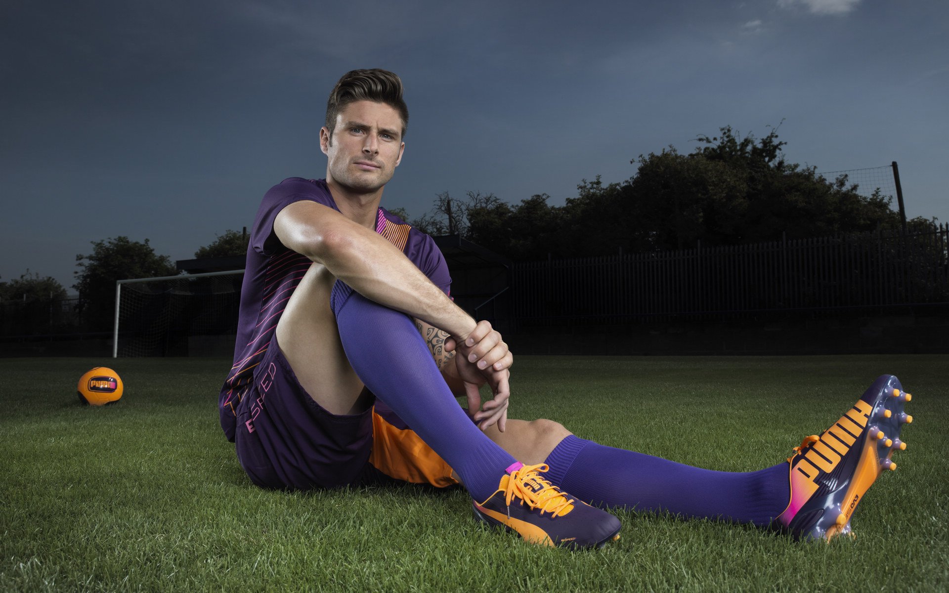 C罗官方宣布爆冷新规，DWG引发争议！赛场气氛高涨